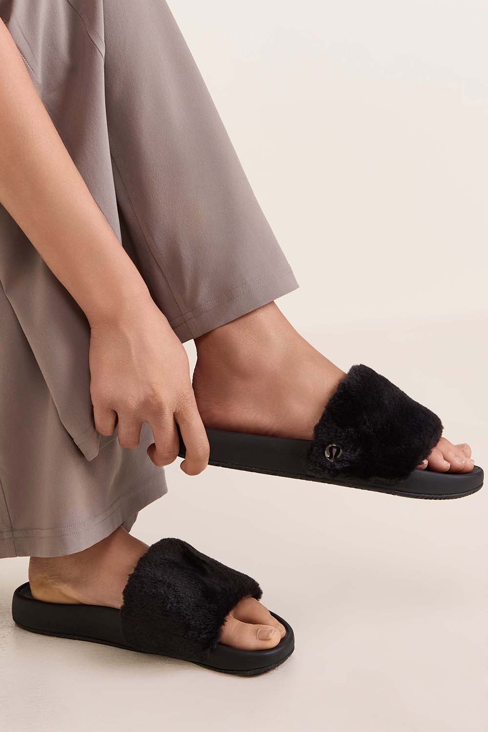 Restfeel Faux Fur Slide